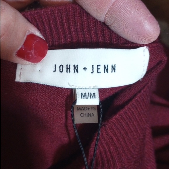 John + Jenn super cold shoulder sweater size M! Oversized burgundy. NWT - Picture 5 of 6